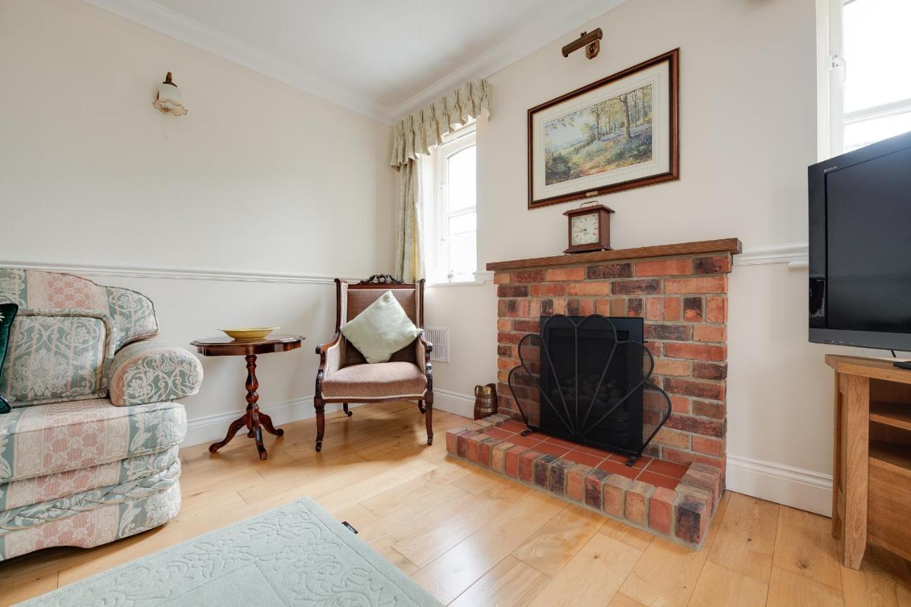 Oak Tree Cottage, Charming, Rural New Forest Home 볼드르 외부 사진