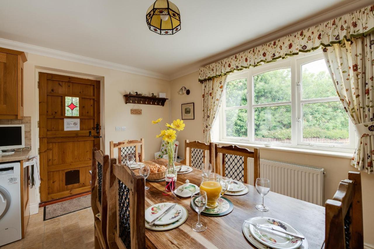 Oak Tree Cottage, Charming, Rural New Forest Home 볼드르 외부 사진